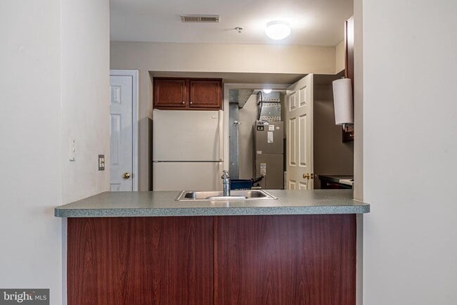 Building Photo - 127 Horseshoe Dr