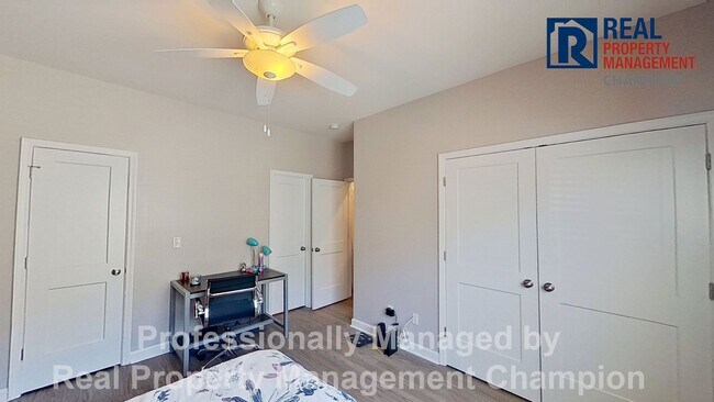 Building Photo - Beautiful 3 BD/2 BA End Unit Townhome in Leland