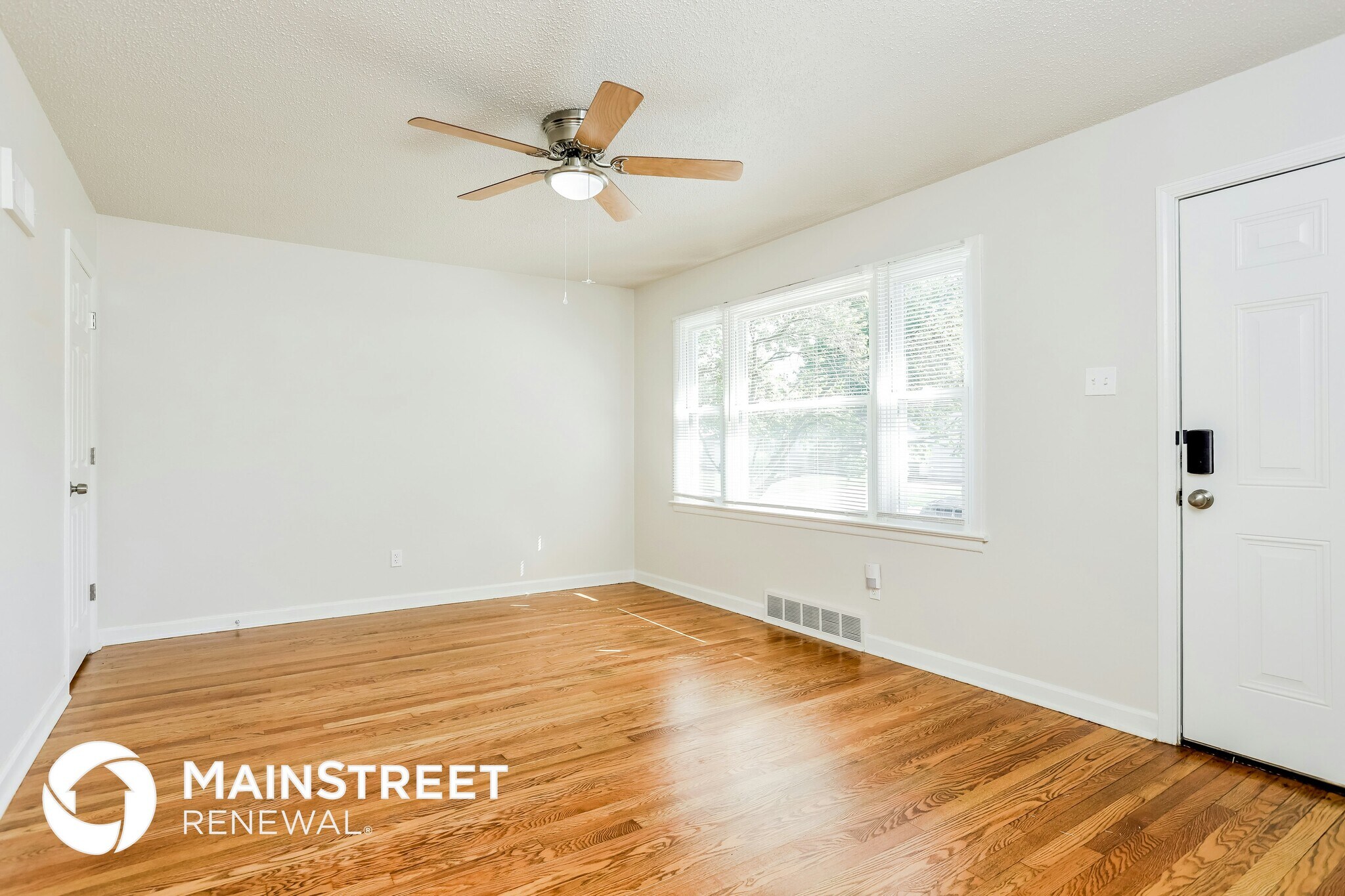 Building Photo - 1455 Broadlawns Ln