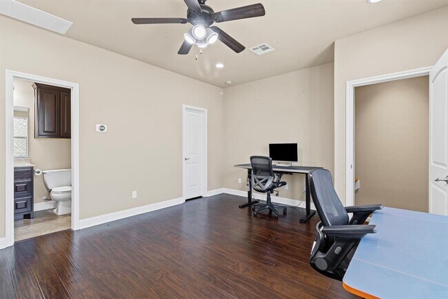 Building Photo - 3211 Herradura Dr