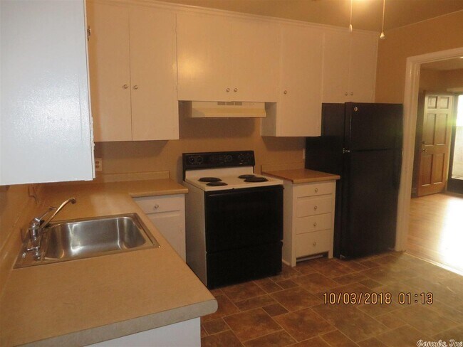 Building Photo - 605 Ridgeway Dr