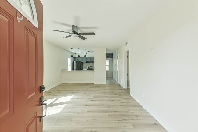 Building Photo - 5922 Fairdale Ln