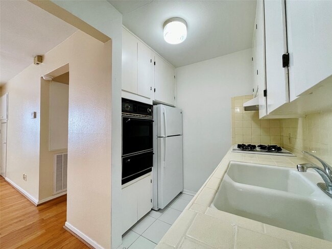 Building Photo - 3420 Mt Vernon St