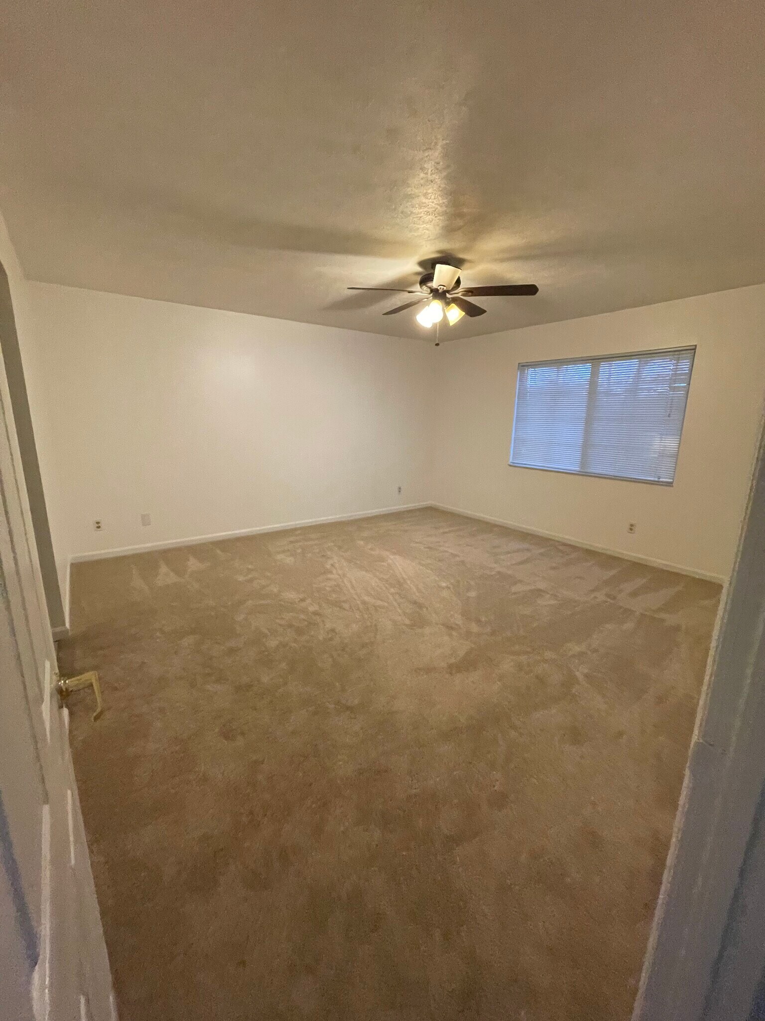 Room 1 - 9642 Crosley Farm Dr