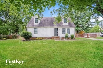 Building Photo - 2423 Paddock Dr