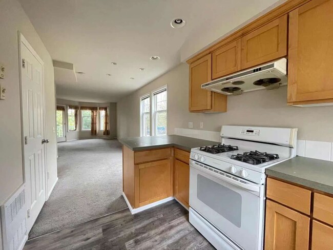 Building Photo - Great Townhome For Rent