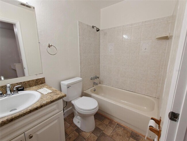Building Photo - 620 SW 10th Ln