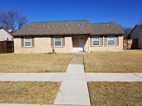 Building Photo - 5725 Baker Dr