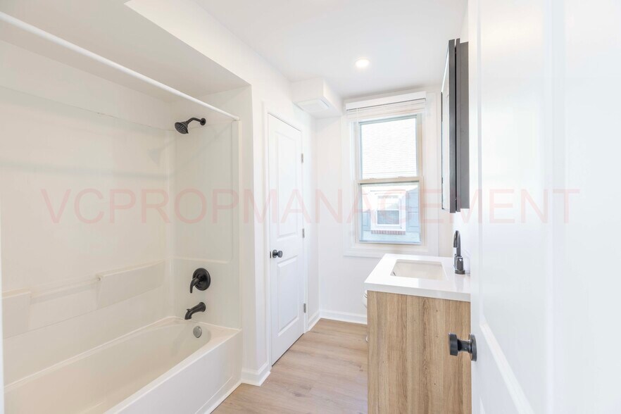 Building Photo - 230 Carre Ave