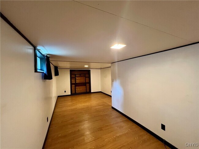 Building Photo - 427 Mosley Dr