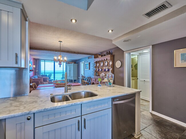 Building Photo - 10600 S Ocean Dr