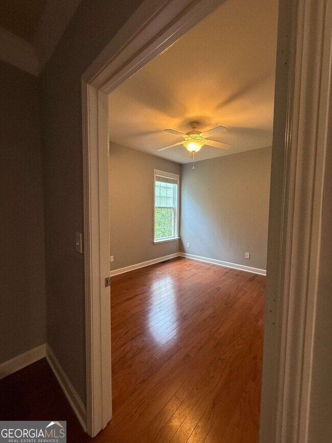 Building Photo - 2501 Royston Dr
