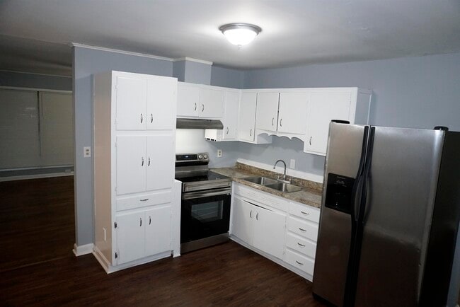 Building Photo - 504 Pinecrest Dr