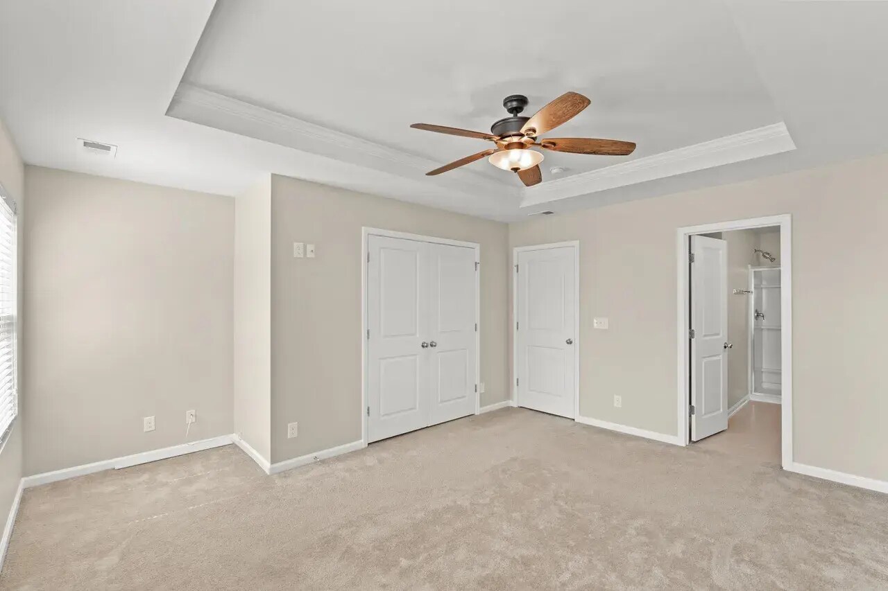 Building Photo - 261 Castle Dr