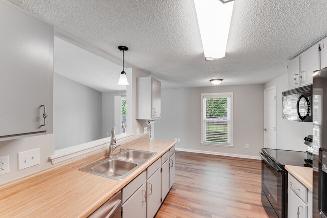 Building Photo - Stylishly Updated 3-Bedroom Home in Sought...