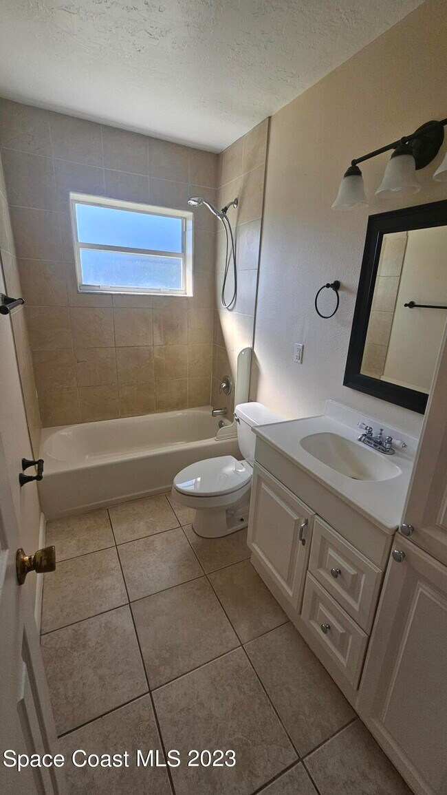 Building Photo - 644 Wisteria Dr