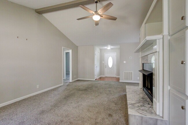 Building Photo - 2104 Pea Ridge Rd
