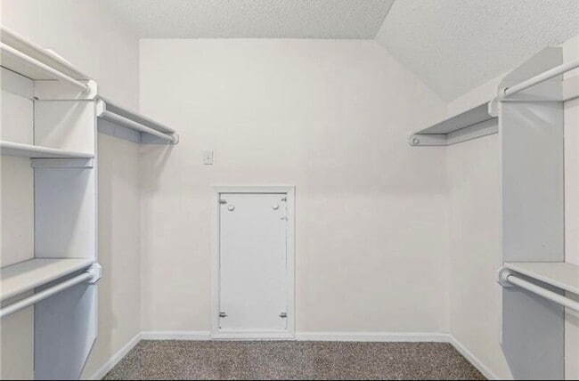 Building Photo - 602 SE Brentwood Dr