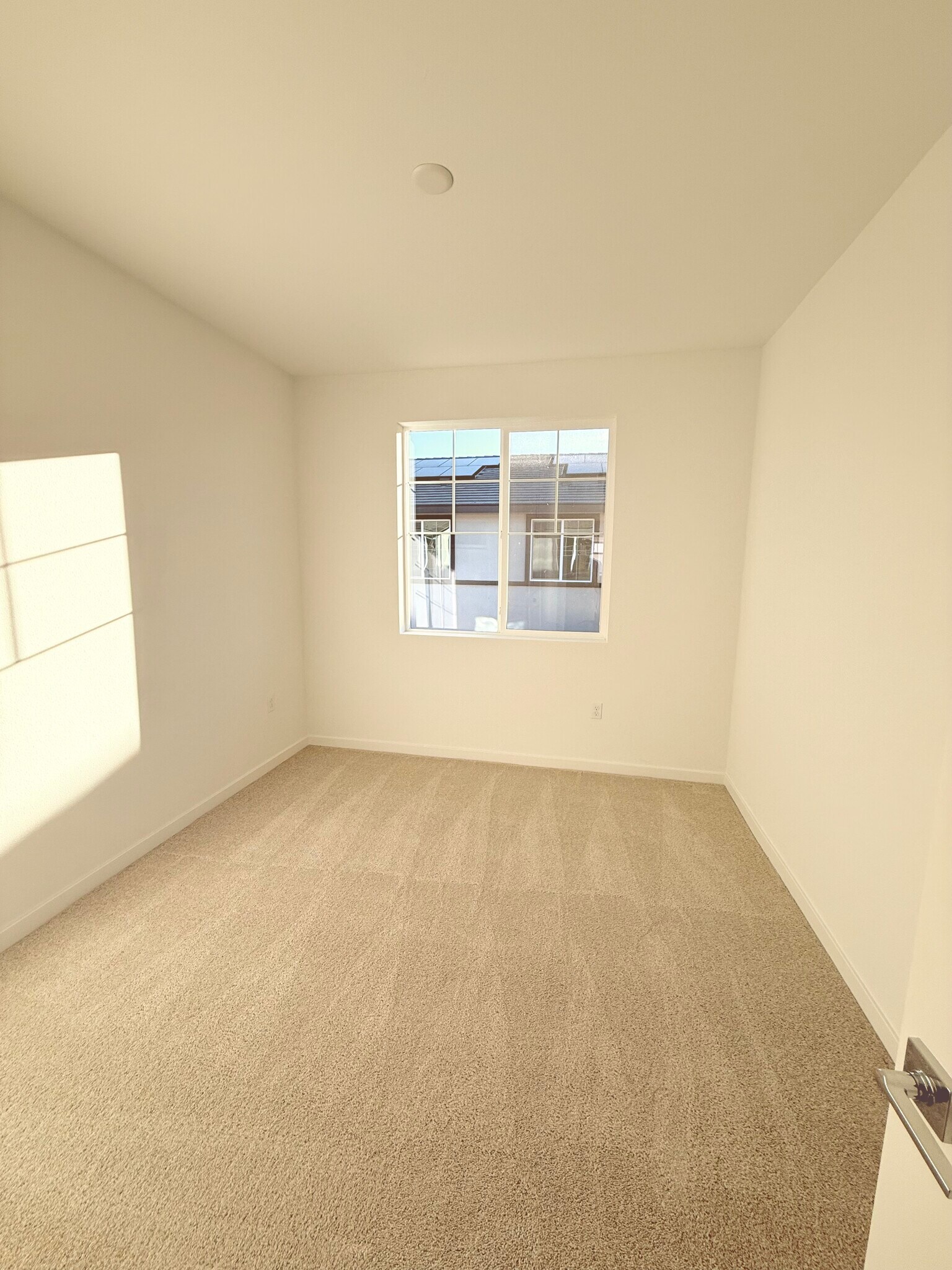 Building Photo - 2583 Cloudview Privado