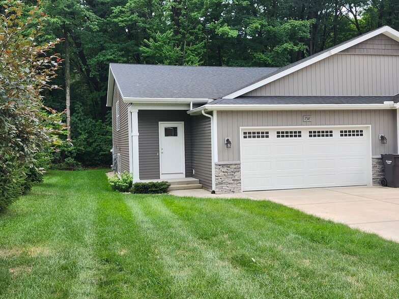 Primary Photo - 798 Weatherwood Dr SE