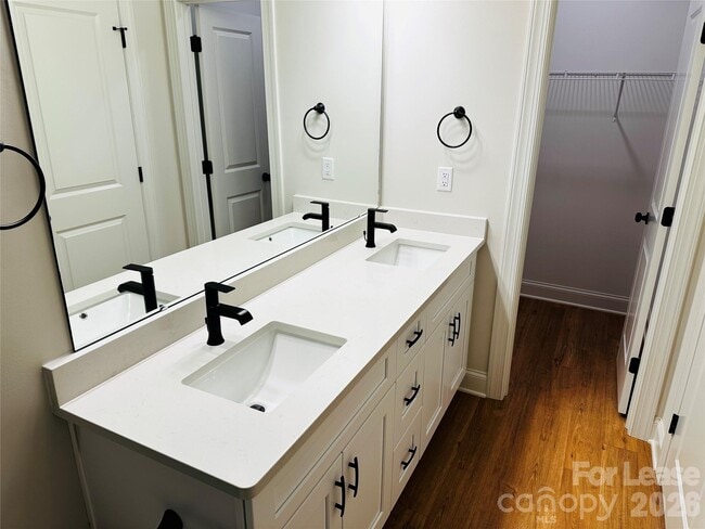 Building Photo - 521 N Linwood Ave