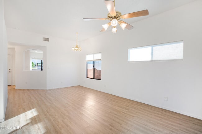 Building Photo - 813 Ocotillo Dr