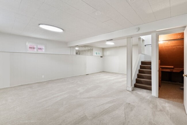 Building Photo - Charming Single-Family Home in a Desirable...