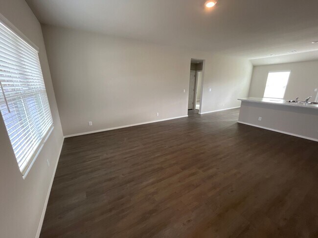 Building Photo - *Pre-leasing* Three Bedroom | Two Bath Hom...