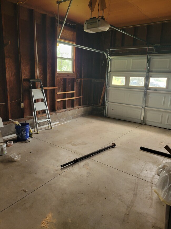 Building Photo - Parsonage