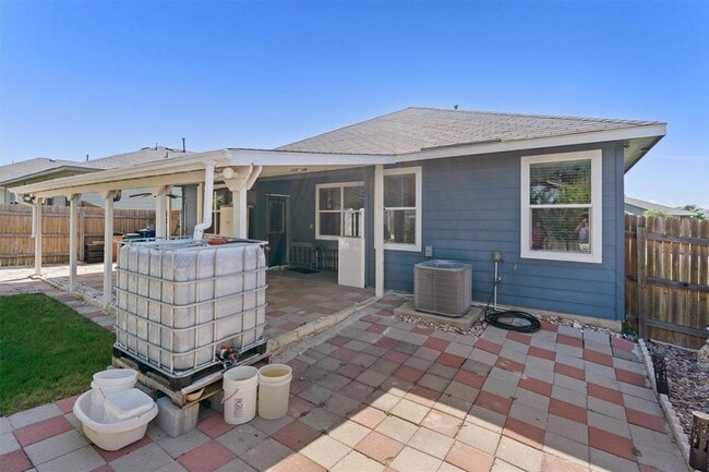 Building Photo - 13809 Harrisglenn Dr