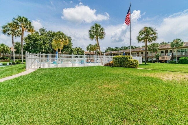 Building Photo - 650 Pinellas Point Dr S