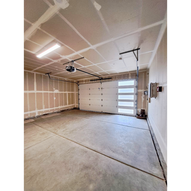 Building Photo - Limited Time Move In Special! Beautiful Newly Built Home in Clovis Unified – Solar & Bonus Room I...