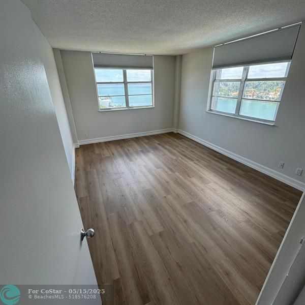 Building Photo - 1455 N Treasure Dr