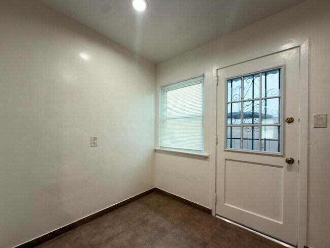Building Photo - 411 W Windsor Rd