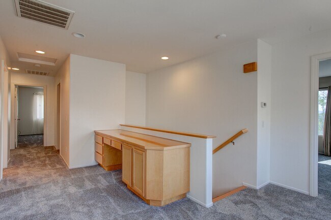 Building Photo - Beautiful 5 Bedroom Home (1 Downstairs) with VIEWS