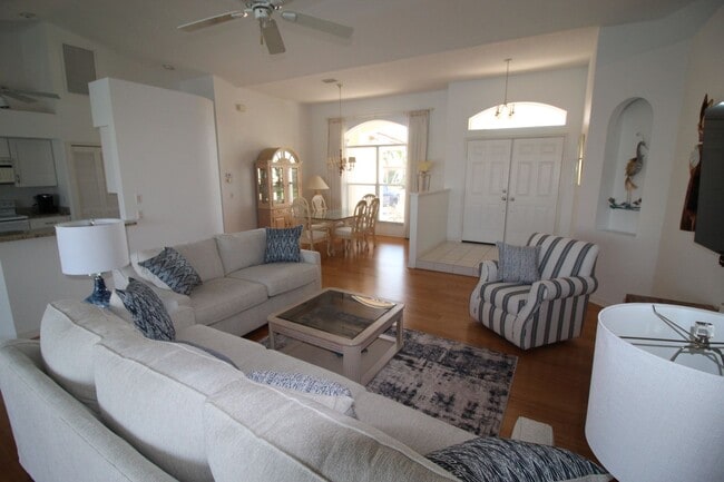 Building Photo - Short Term Rental ** Available 6/1/26 ** 3 Bed/2 Bath Pool Home ** Punta Gorda Isles** $7,500/mo