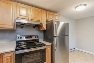Building Photo - ReNew Taunton Apartment Collection
