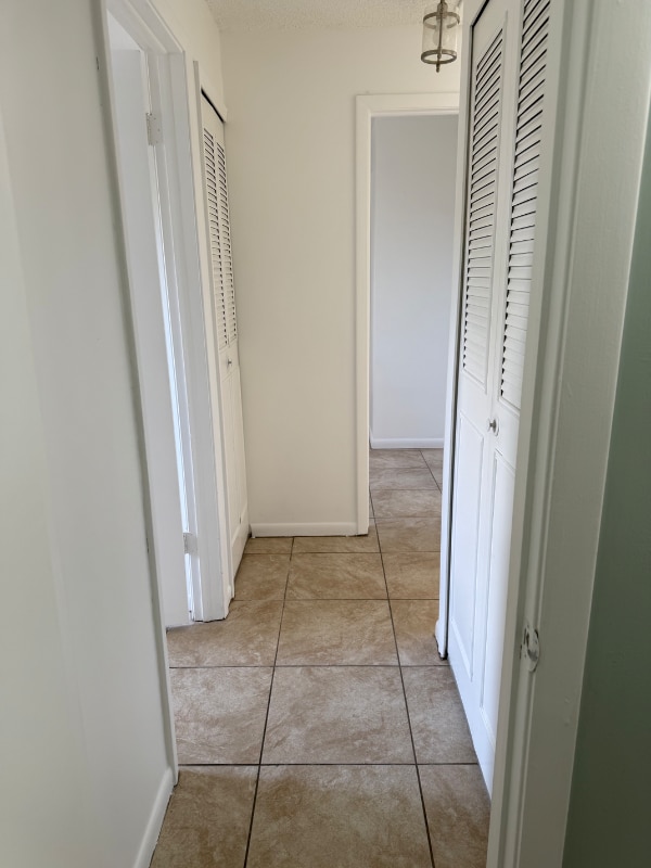 Building Photo - 467 Willow Tree Dr