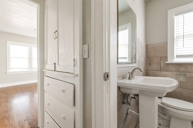 Building Photo - 2555 NW 20th St