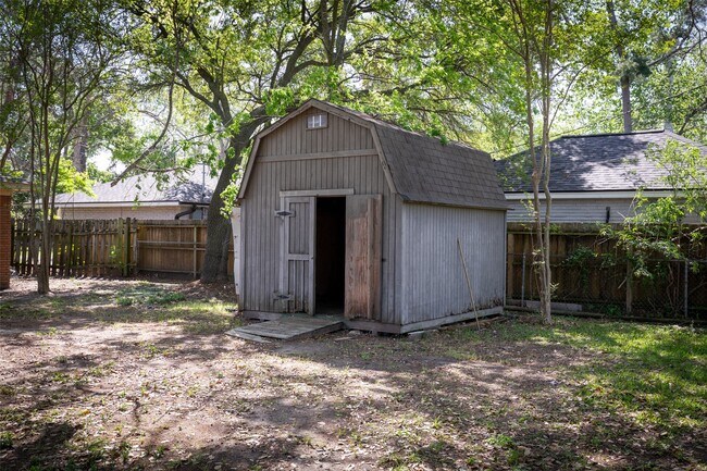 Building Photo - 2015 Wycliffe Dr