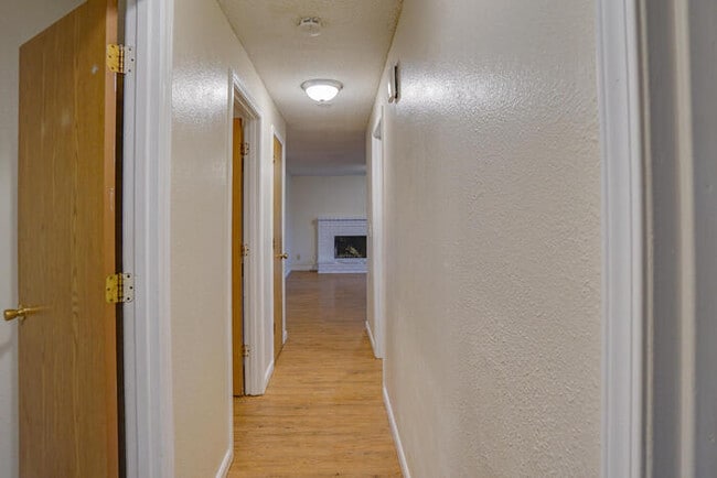 Building Photo - 13817 NE 35th Cir