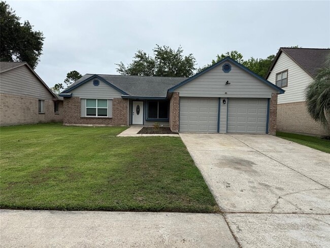 Primary Photo - 2812 Forest Hills Dr