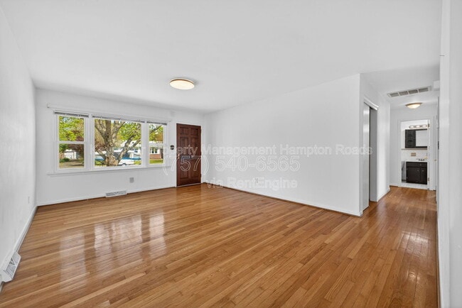 Building Photo - 204 Cleopatra Ct