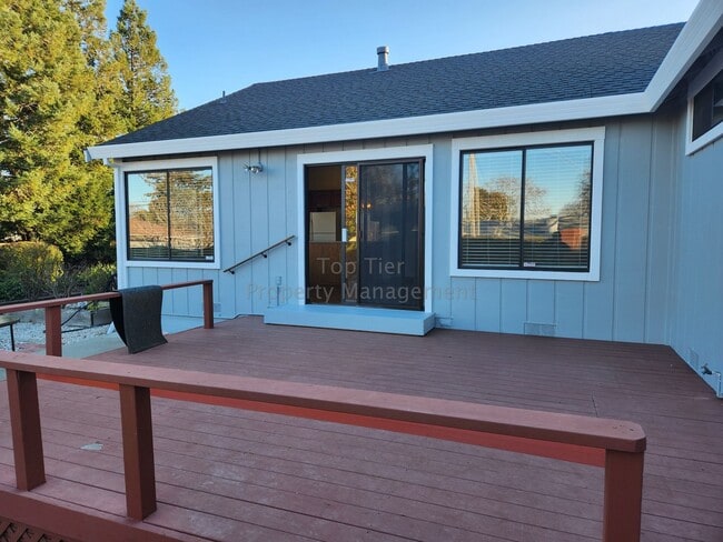 Building Photo - Spacious 4 Bed/2 Bath /1,970 square foot h...