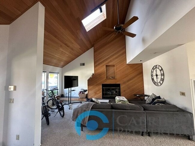 Building Photo - 2620 Deerpark Dr