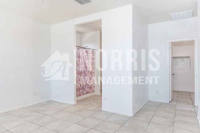 Building Photo - Low Maintenance Home Centrally Located