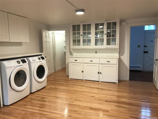 Building Photo - 23 Lloyd Harbor Rd