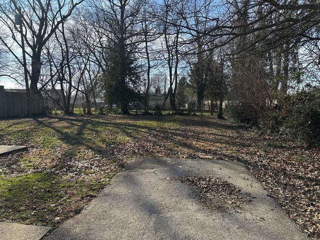 Building Photo - 610 Kent Dr