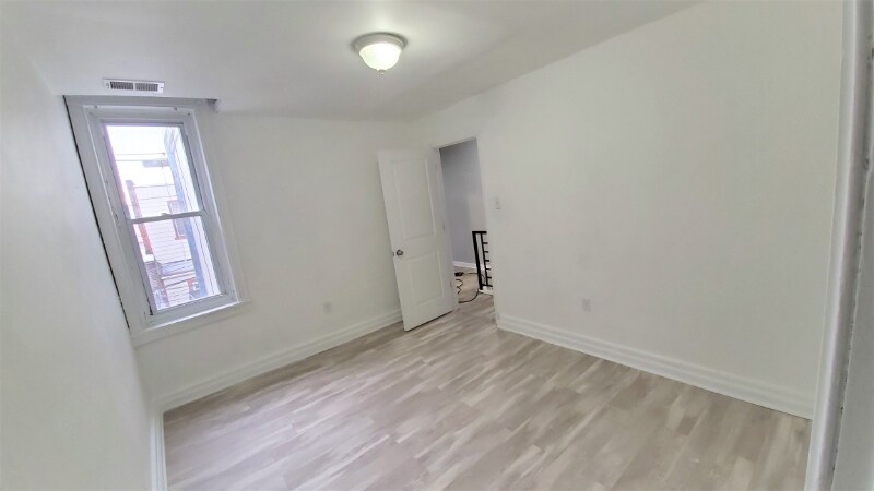 Building Photo - 1918 E Lippincott St