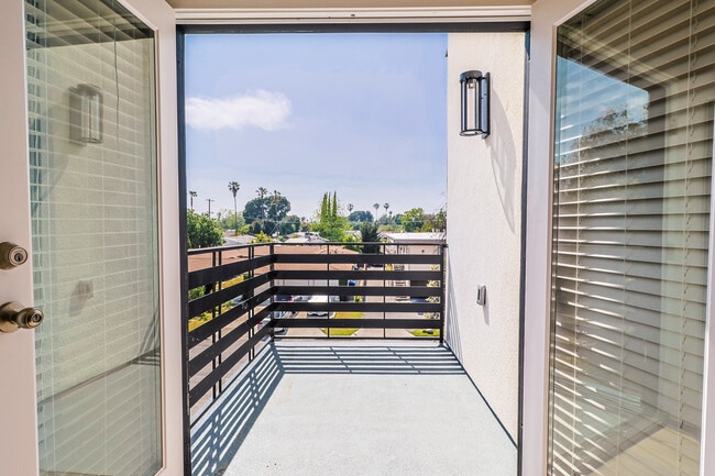 Building Photo - 5932 Lemp Ave